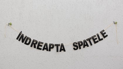 Garland "ÎNDREAPTĂ SPATELE"